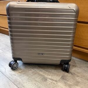 RIMOWA Metallic Gray Cabin Luggage